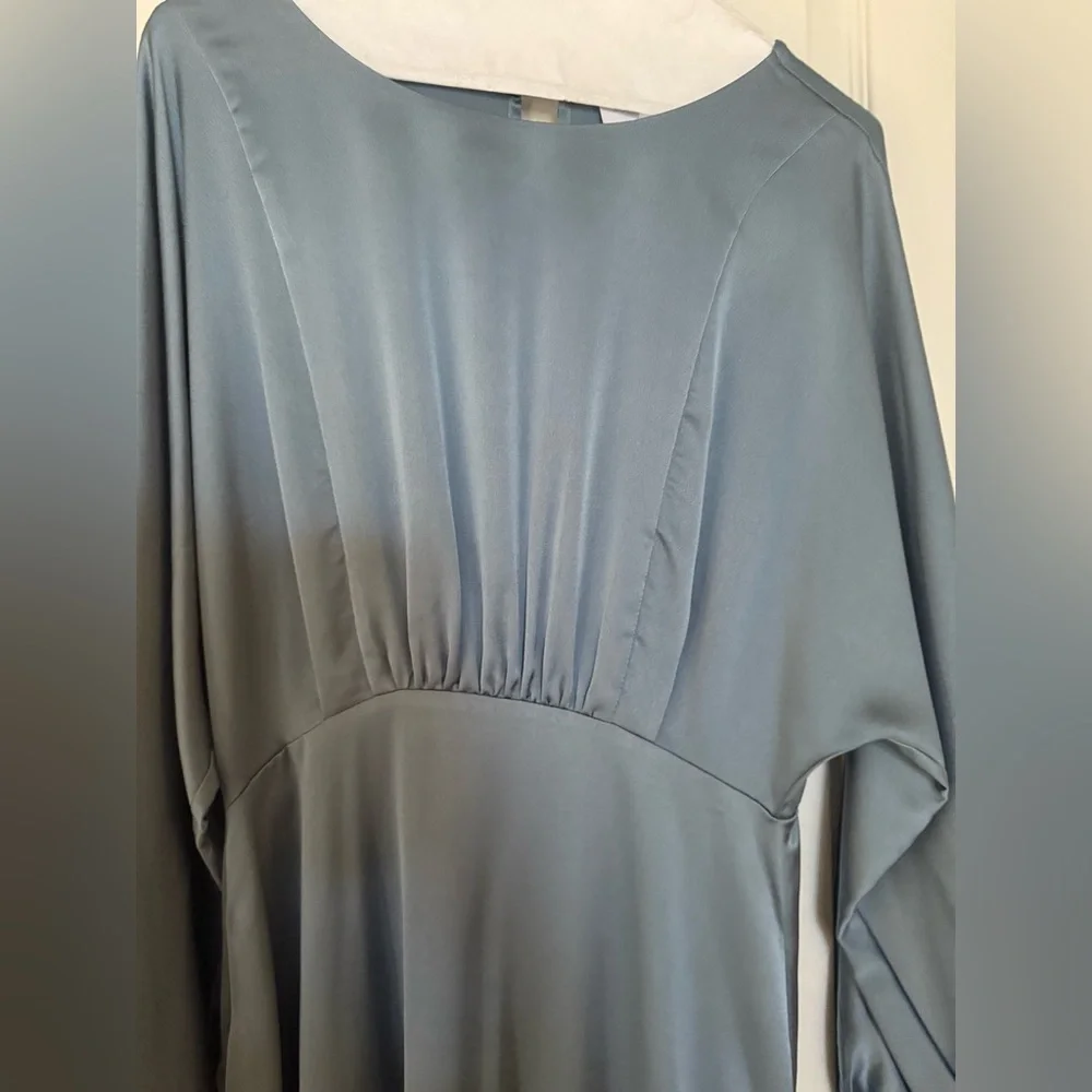 Beautiful satin dress pale blue - Picture 5 of 7